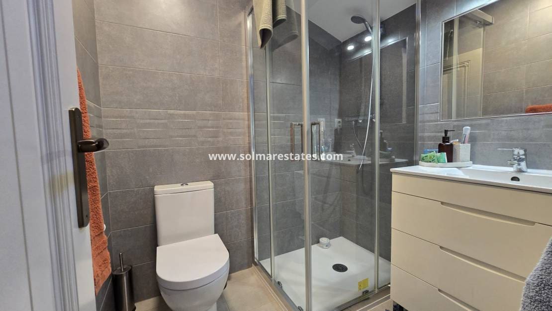 3 Zimmer Haus zu verkaufen in Villamartin mit Pool - 239.950 € (Ref: 9314293)