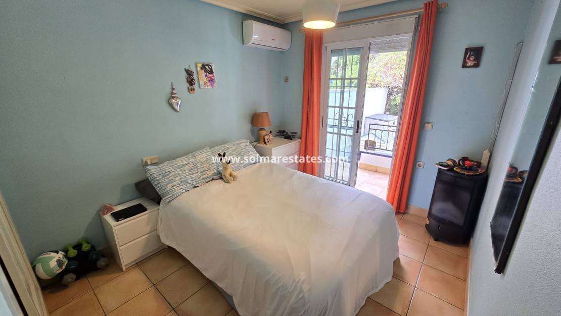 3 Zimmer Haus zu verkaufen in Villamartin mit Pool - 239.950 € (Ref: 9314293)