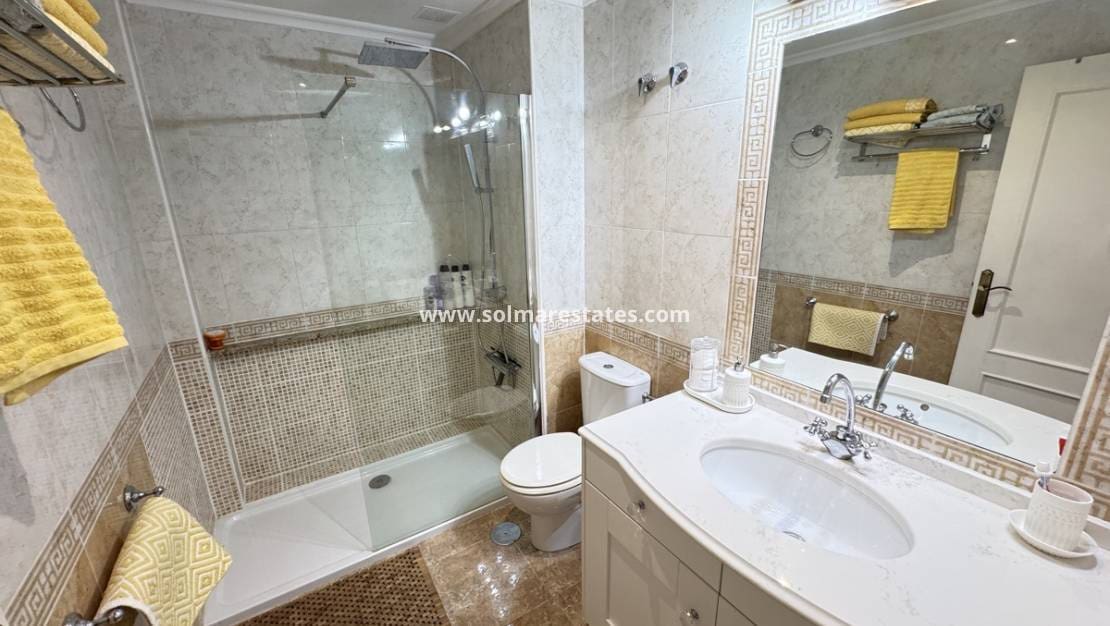 2 makuuhuone Huoneisto myytävänä paikassa Cabo Roig mukana uima-altaan - 189 995 € (Ref: 9328540)