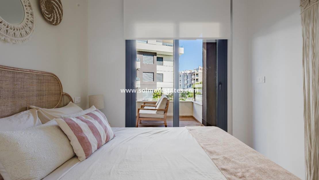 2 Zimmer Apartment zu verkaufen in Villamartin mit Pool - 249.500 € (Ref: 9328541)