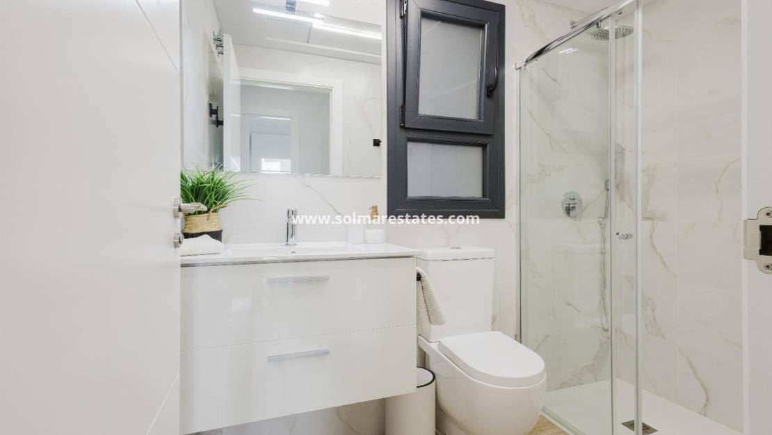 2 Zimmer Apartment zu verkaufen in Villamartin mit Pool - 249.500 € (Ref: 9328541)