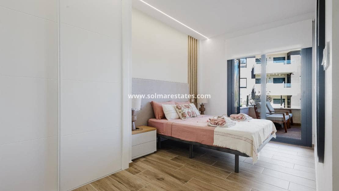 2 Zimmer Apartment zu verkaufen in Villamartin mit Pool - 249.500 € (Ref: 9328541)