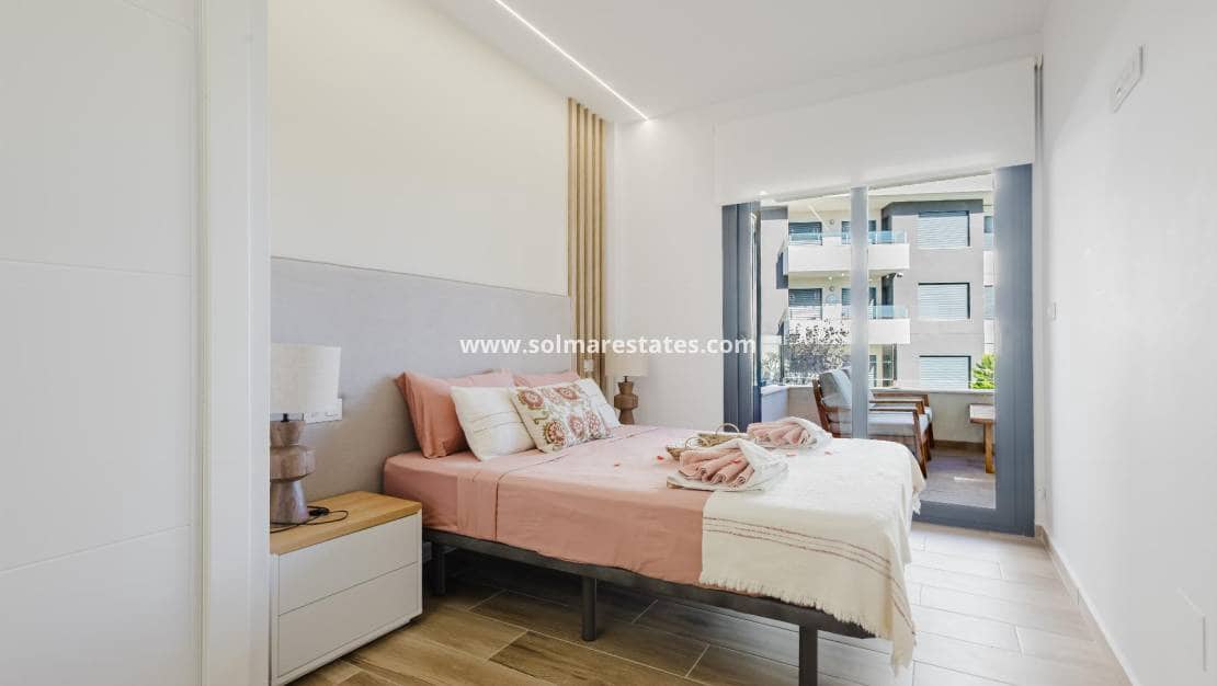 2 Zimmer Apartment zu verkaufen in Villamartin mit Pool - 249.500 € (Ref: 9328541)