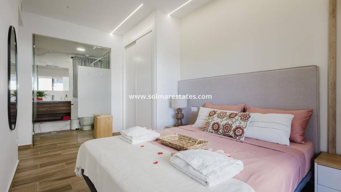 2 Zimmer Apartment zu verkaufen in Villamartin mit Pool - 249.500 € (Ref: 9328541)