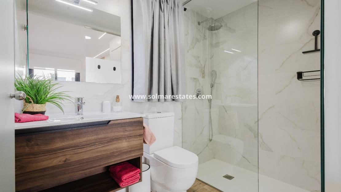 2 Zimmer Apartment zu verkaufen in Villamartin mit Pool - 249.500 € (Ref: 9328541)