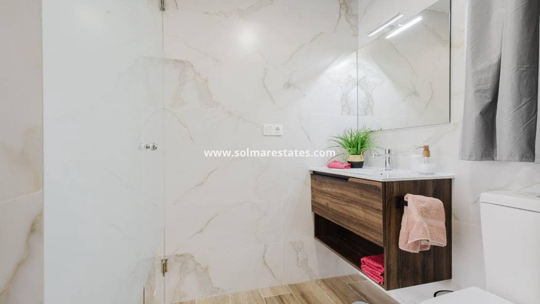 2 Zimmer Apartment zu verkaufen in Villamartin mit Pool - 249.500 € (Ref: 9328541)