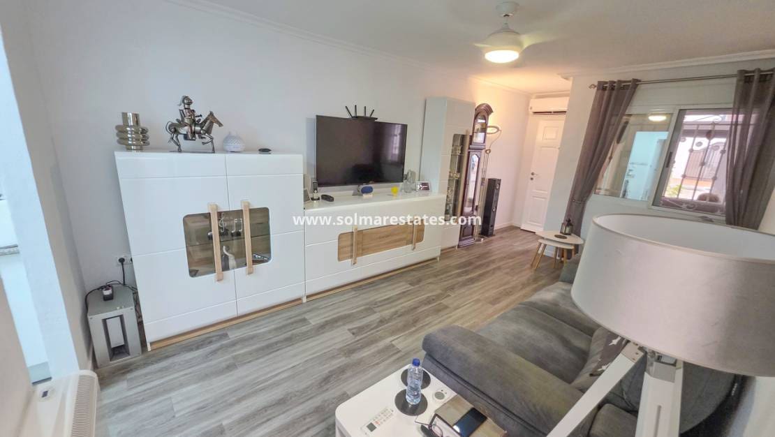 2 slaapkamer Appartement te koop in Los Montesinos met zwembad - € 135.000 (Ref: 9331291)