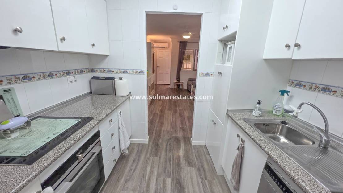 2 slaapkamer Appartement te koop in Los Montesinos met zwembad - € 135.000 (Ref: 9331291)