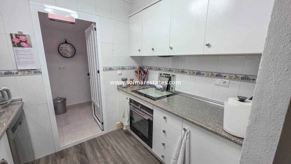 2 slaapkamer Appartement te koop in Los Montesinos met zwembad - € 135.000 (Ref: 9331291)