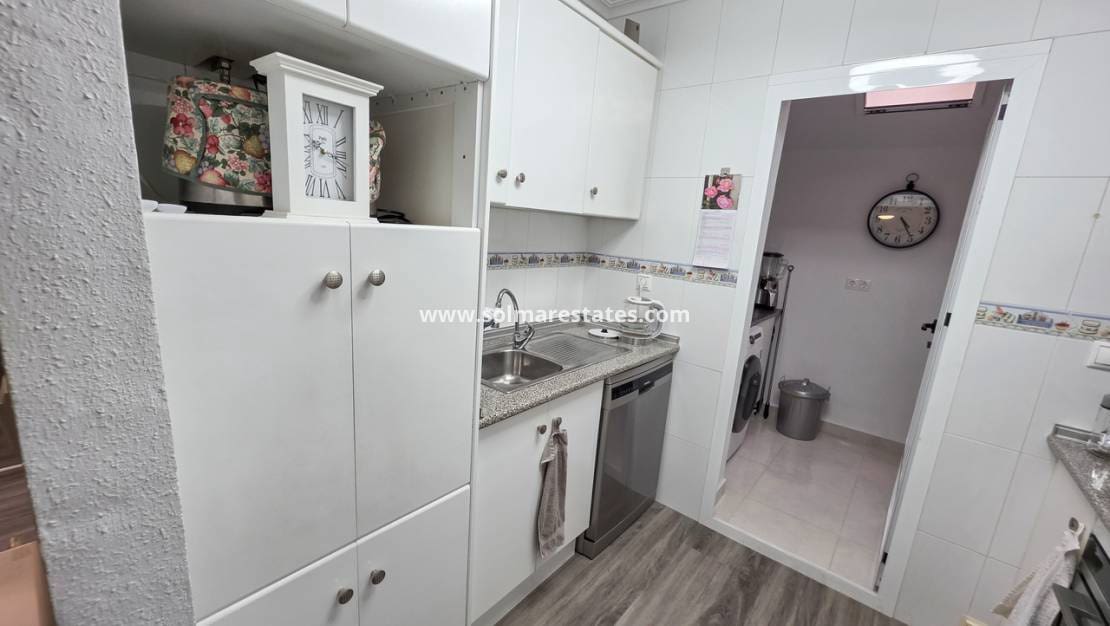 2 slaapkamer Appartement te koop in Los Montesinos met zwembad - € 135.000 (Ref: 9331291)