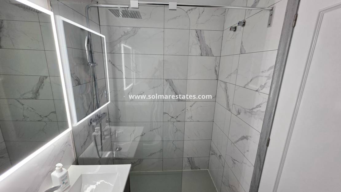 2 slaapkamer Appartement te koop in Los Montesinos met zwembad - € 135.000 (Ref: 9331291)