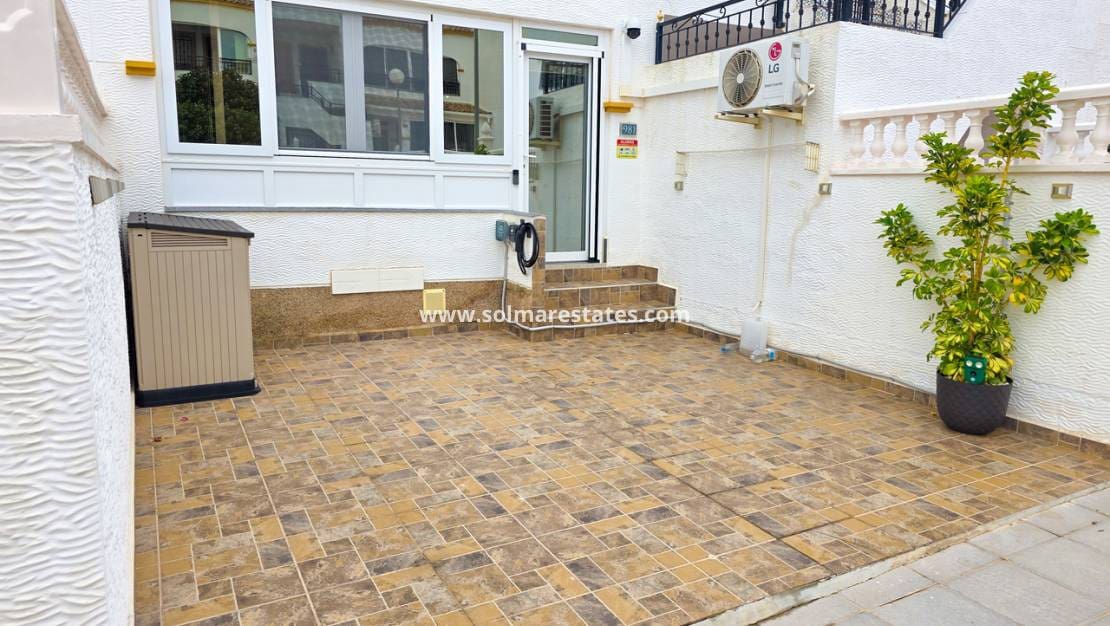 2 slaapkamer Appartement te koop in Los Montesinos met zwembad - € 135.000 (Ref: 9331291)