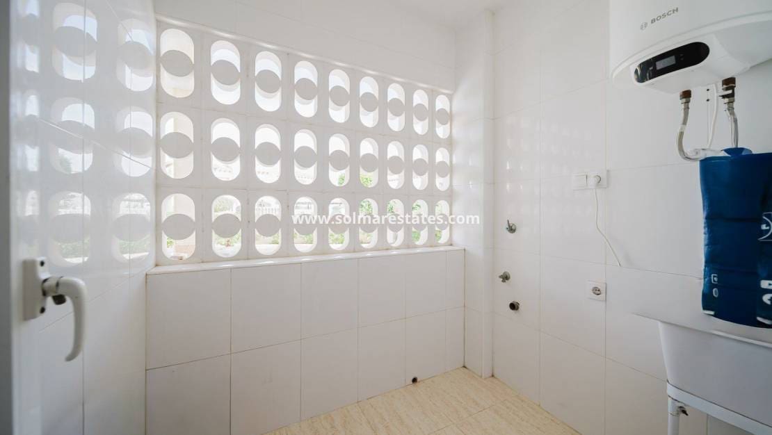 3 bedroom Apartment for sale in Playa Flamenca with pool - € 278,000 (Ref: 9332890)