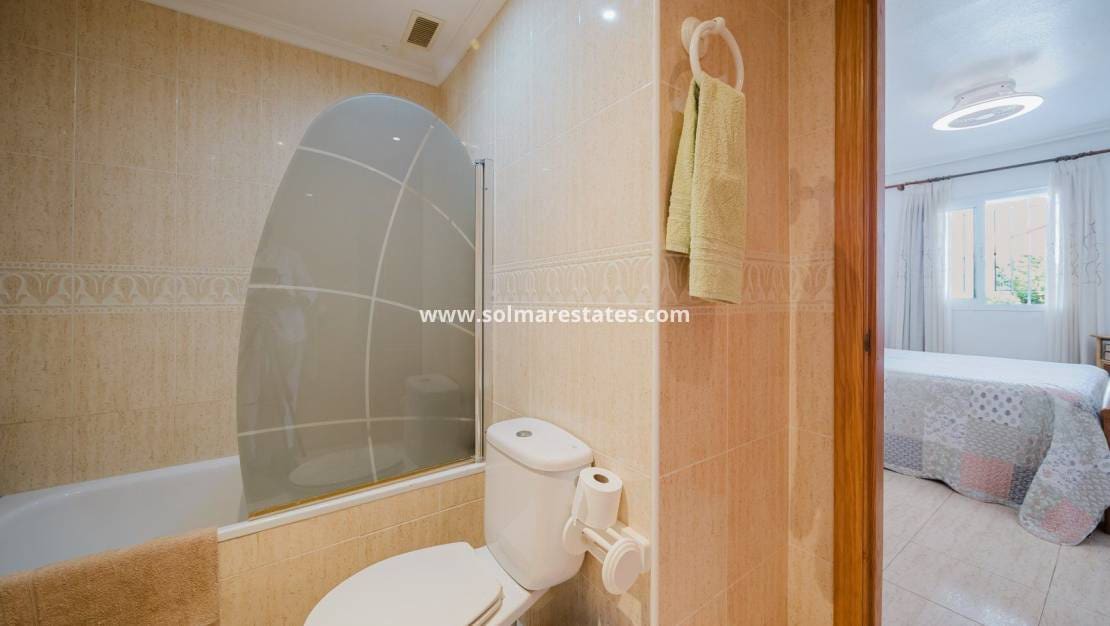 3 bedroom Apartment for sale in Playa Flamenca with pool - € 278,000 (Ref: 9332890)