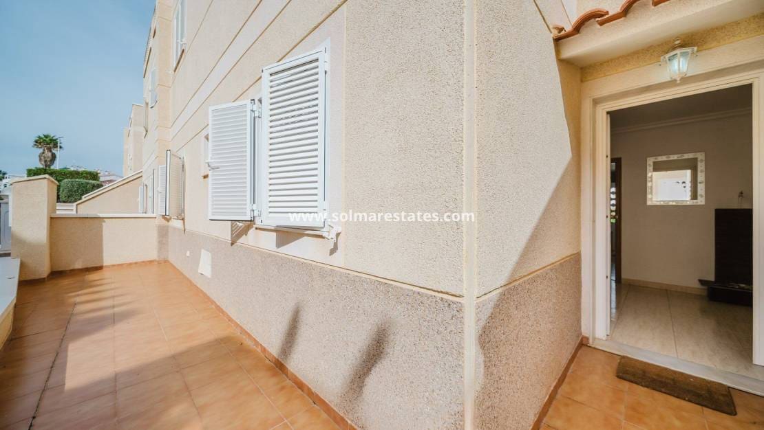 3 bedroom Apartment for sale in Playa Flamenca with pool - € 278,000 (Ref: 9332890)