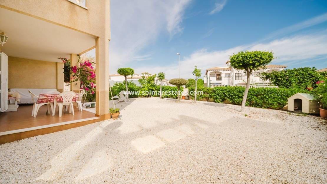 3 bedroom Apartment for sale in Playa Flamenca with pool - € 278,000 (Ref: 9332890)