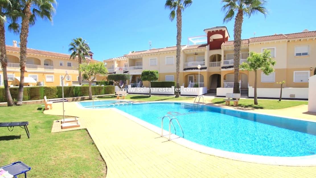 2 quarto Moradia Geminada para venda em Dona Pepa com piscina - 225 000 € (Ref: 9341728)