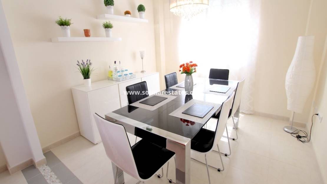 2 quarto Moradia Geminada para venda em Dona Pepa com piscina - 225 000 € (Ref: 9341728)