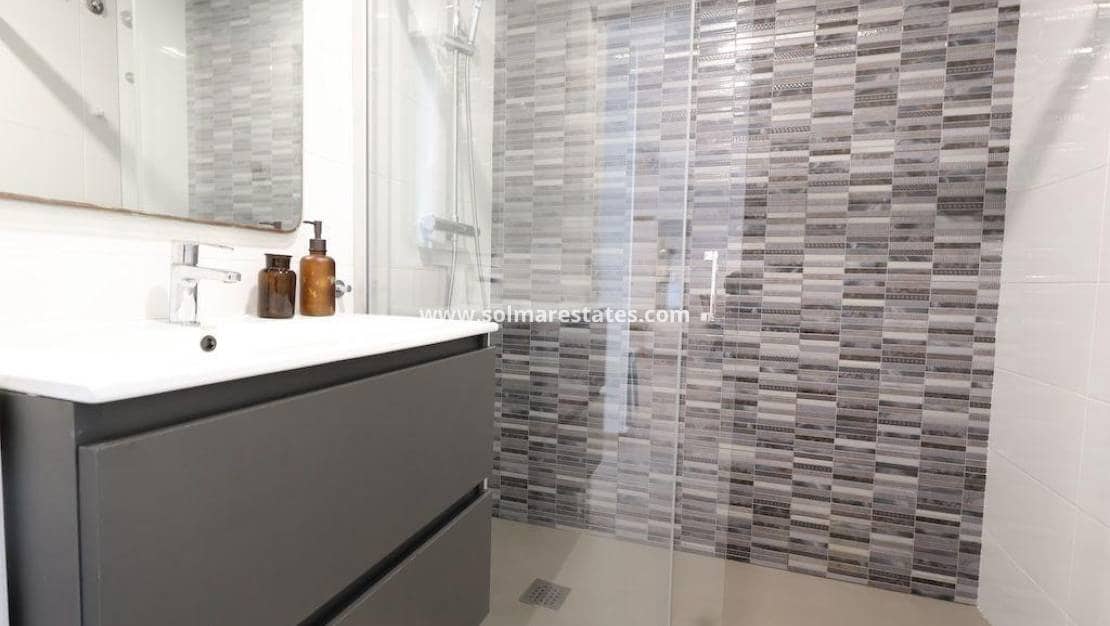 2 bedroom Apartment for sale in Pilar de la Horadada with pool - € 223,000 (Ref: 9341731)