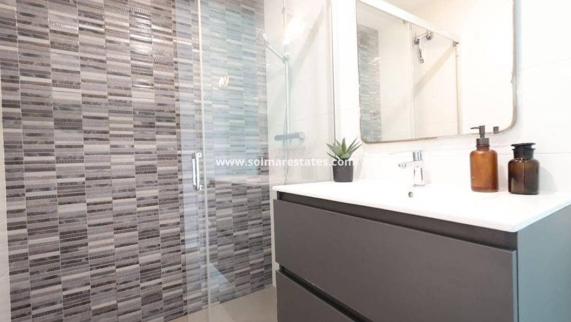 2 bedroom Apartment for sale in Pilar de la Horadada with pool - € 223,000 (Ref: 9341731)