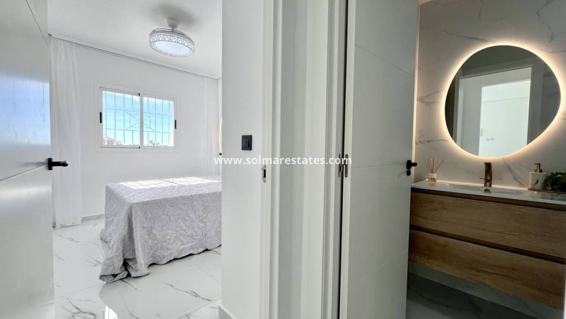 1 chambre Appartement à vendre à Playa Flamenca avec piscine - 170 000 € (Ref: 9347989)