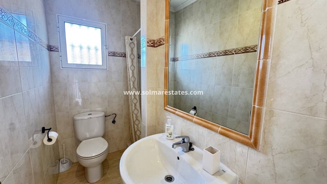 3 bedroom Townhouse for sale in Villamartin with pool - € 199,995 (Ref: 9350004)