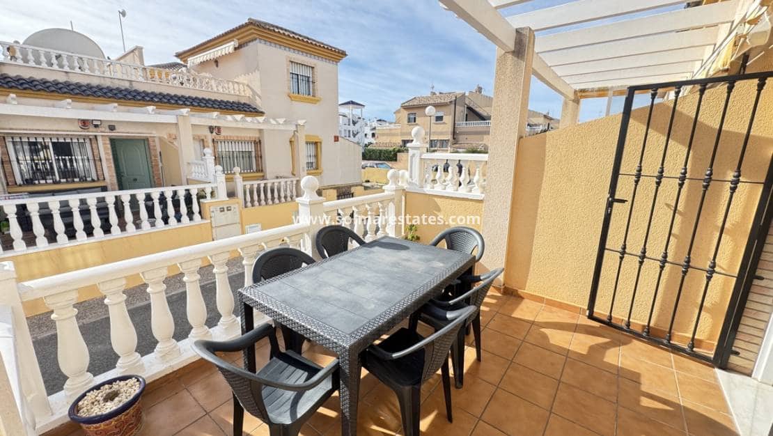 3 bedroom Townhouse for sale in Villamartin with pool - € 199,995 (Ref: 9350004)