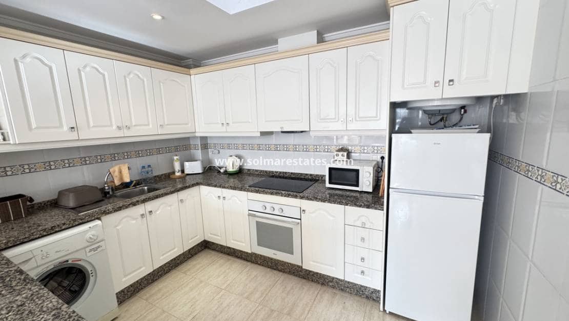 3 bedroom Townhouse for sale in Villamartin with pool - € 199,995 (Ref: 9350004)