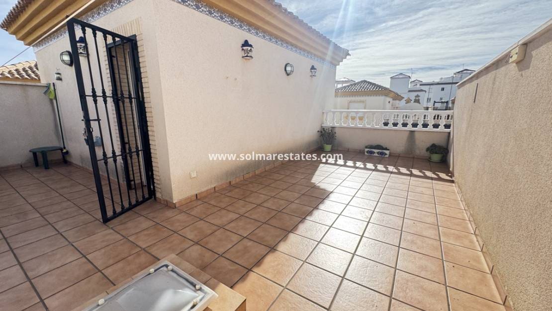 3 bedroom Townhouse for sale in Villamartin with pool - € 199,995 (Ref: 9350004)