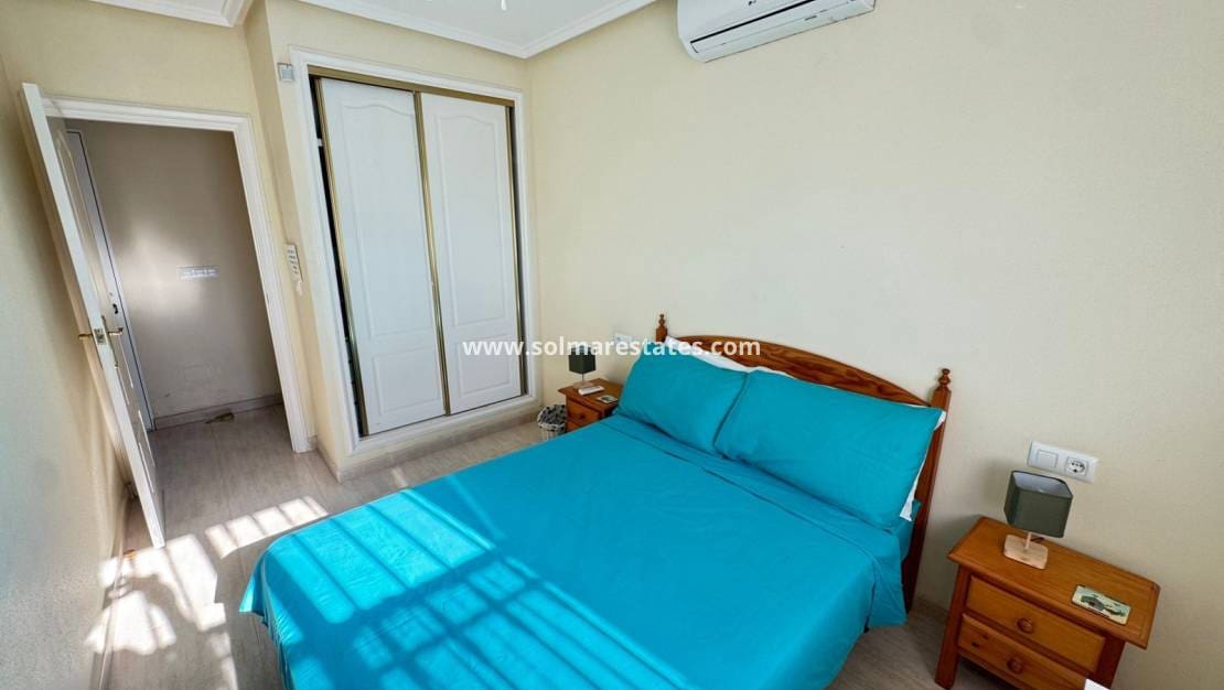 3 bedroom Townhouse for sale in Villamartin with pool - € 199,995 (Ref: 9350004)