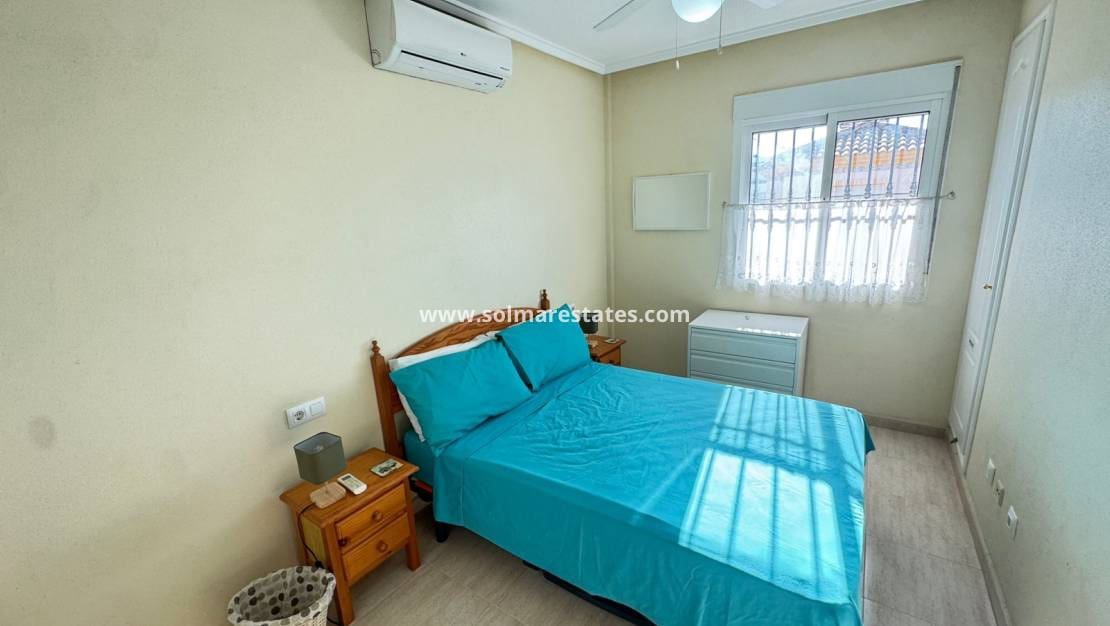 3 bedroom Townhouse for sale in Villamartin with pool - € 199,995 (Ref: 9350004)