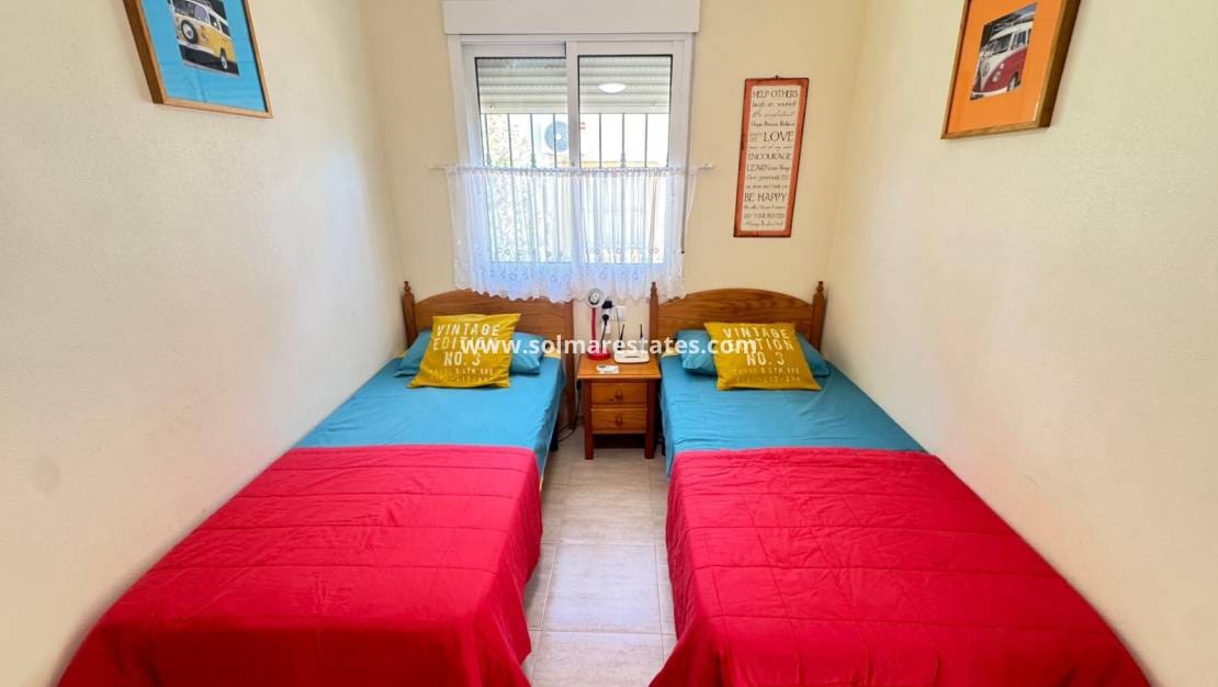 3 bedroom Townhouse for sale in Villamartin with pool - € 199,995 (Ref: 9350004)