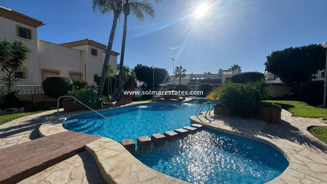 3 bedroom Townhouse for sale in Villamartin with pool - € 199,995 (Ref: 9350004)