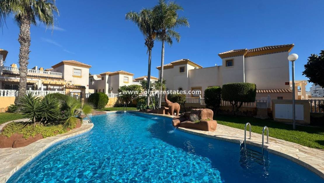 3 bedroom Townhouse for sale in Villamartin with pool - € 199,995 (Ref: 9350004)