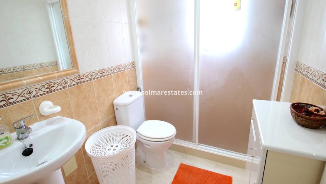 3 chambre Maison de Ville à vendre à Villamartin avec piscine - 215 000 € (Ref: 9353942)