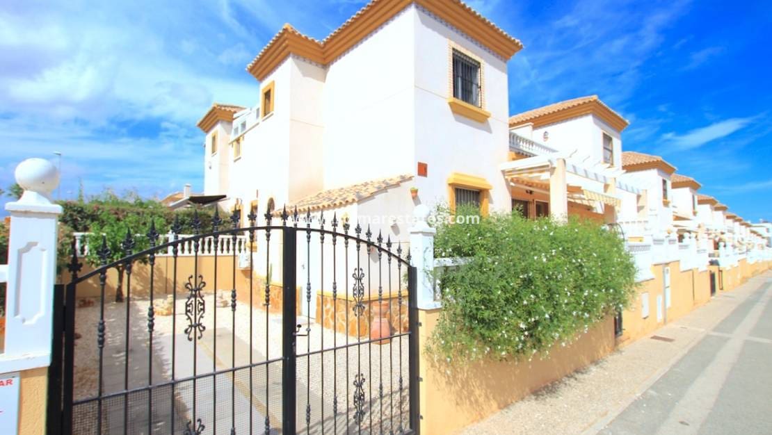 3 chambre Maison de Ville à vendre à Villamartin avec piscine - 215 000 € (Ref: 9353942)