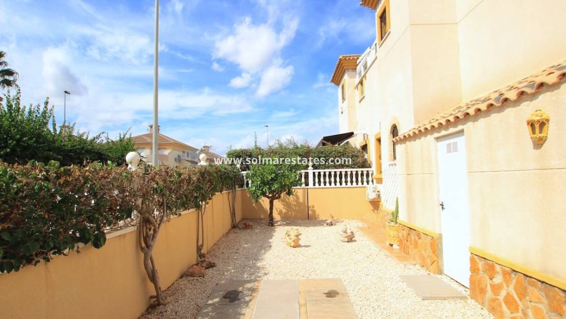 3 chambre Maison de Ville à vendre à Villamartin avec piscine - 215 000 € (Ref: 9353942)