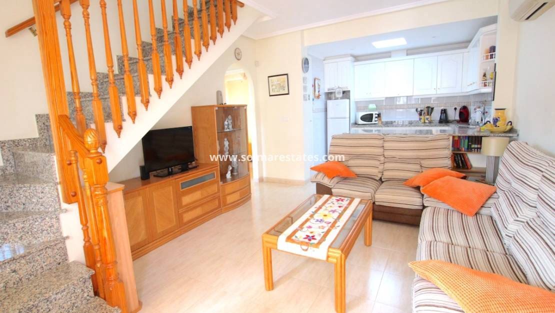 3 chambre Maison de Ville à vendre à Villamartin avec piscine - 215 000 € (Ref: 9353942)