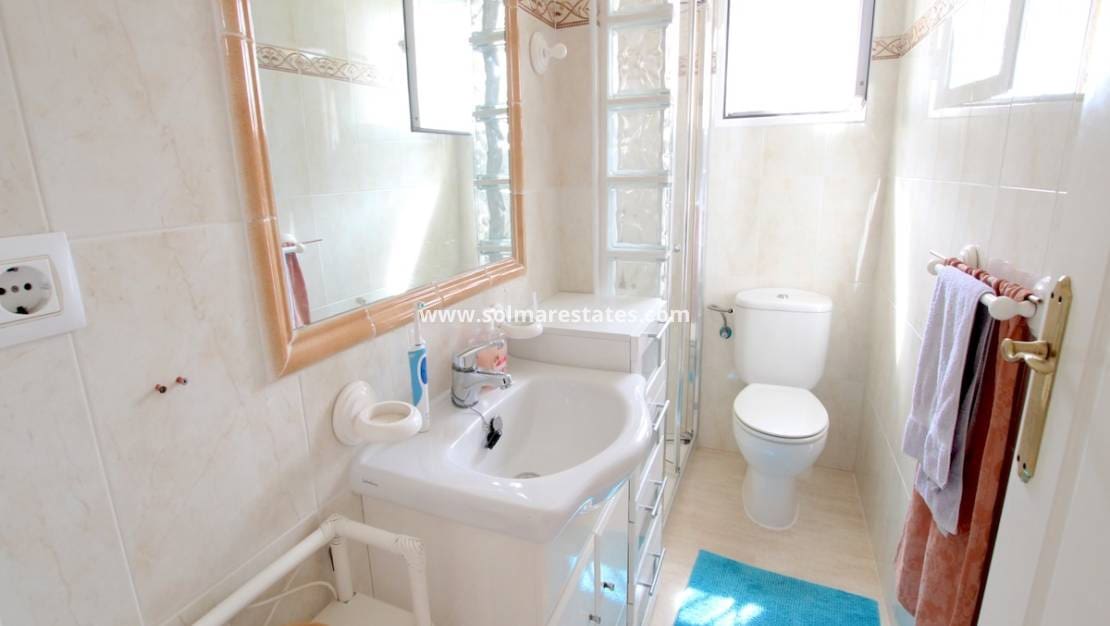 3 chambre Maison de Ville à vendre à Villamartin avec piscine - 215 000 € (Ref: 9353942)