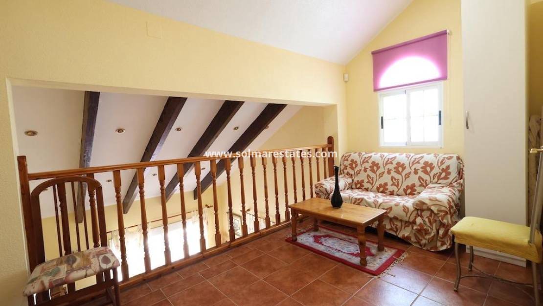 Chalet de 4 habitaciones en Playa Flamenca en venta con piscina - 565.000 € (Ref: 9354109)