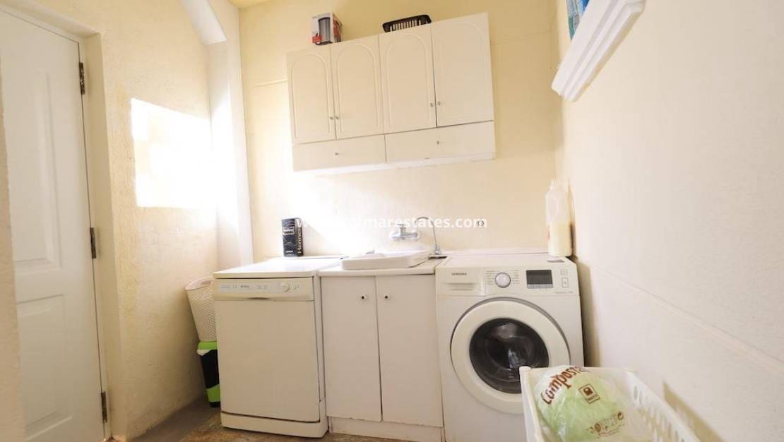 Chalet de 4 habitaciones en Playa Flamenca en venta con piscina - 565.000 € (Ref: 9354109)