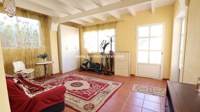 Chalet de 4 habitaciones en Playa Flamenca, Orihuela en venta con piscina - 565.000 € (Ref: 9354109)