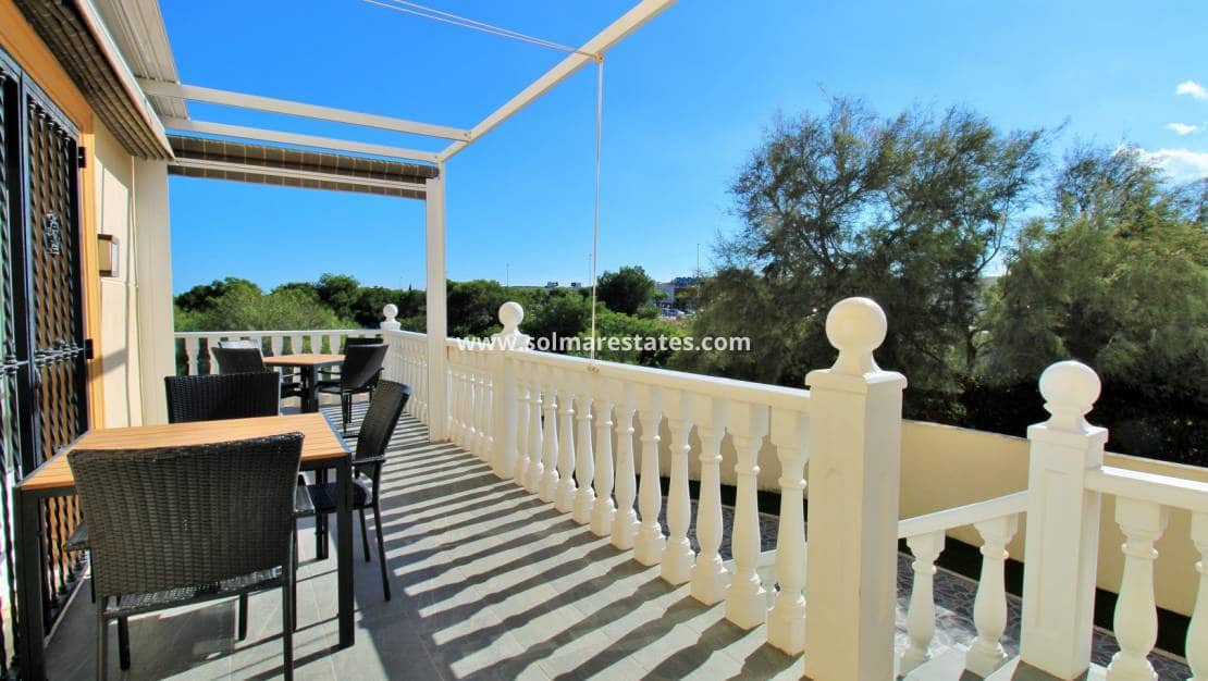 4 sovrum Villa till salu i Playa Flamenca med pool - 379 000 € (Ref: 9357490)