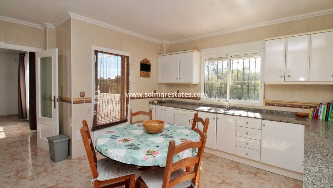 4 sovrum Villa till salu i Playa Flamenca med pool - 379 000 € (Ref: 9357490)