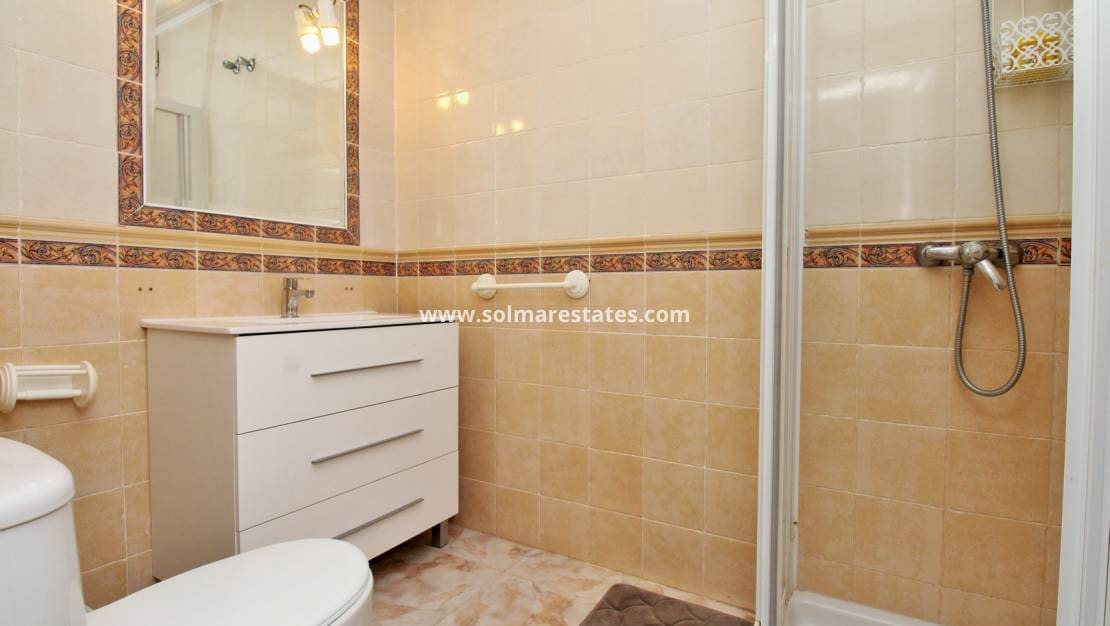 4 sovrum Villa till salu i Playa Flamenca med pool - 379 000 € (Ref: 9357490)