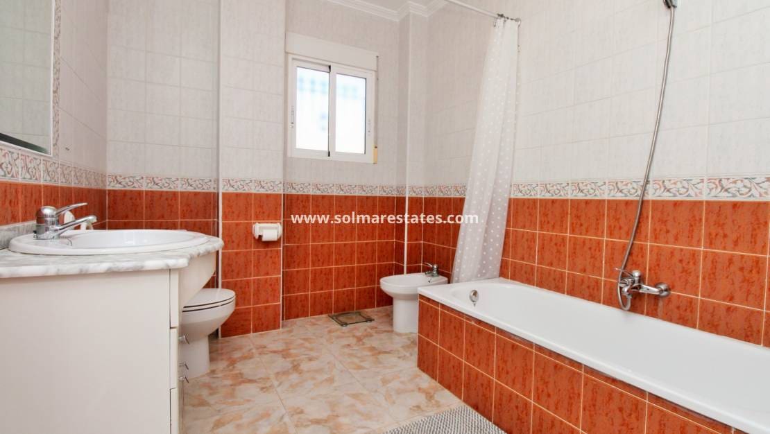 4 sovrum Villa till salu i Playa Flamenca med pool - 379 000 € (Ref: 9357490)