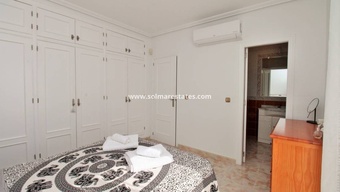 4 sovrum Villa till salu i Playa Flamenca med pool - 379 000 € (Ref: 9357490)