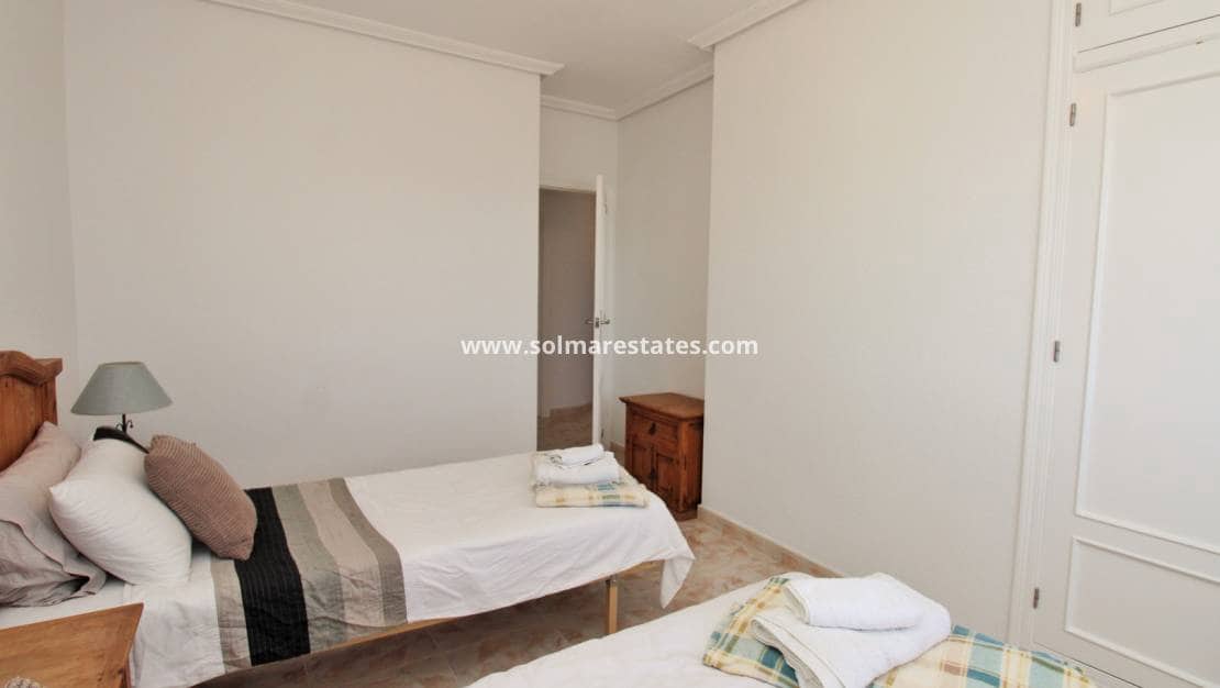 4 sovrum Villa till salu i Playa Flamenca med pool - 379 000 € (Ref: 9357490)