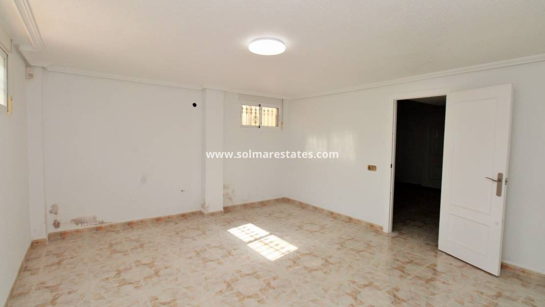 4 sovrum Villa till salu i Playa Flamenca med pool - 379 000 € (Ref: 9357490)