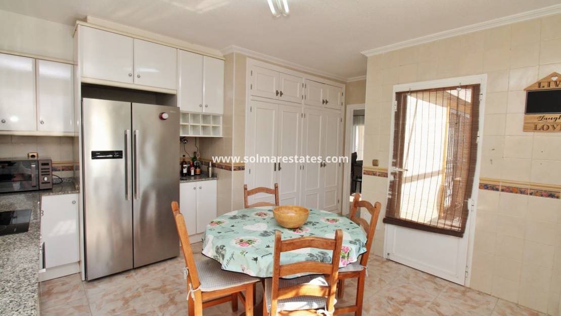 4 sovrum Villa till salu i Playa Flamenca med pool - 379 000 € (Ref: 9357490)